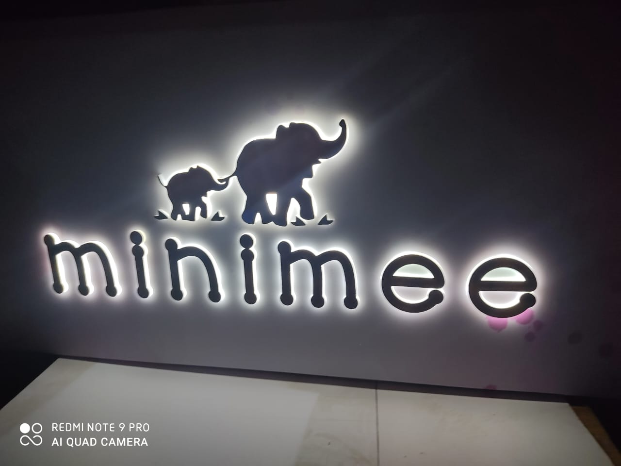Minimee branding signage